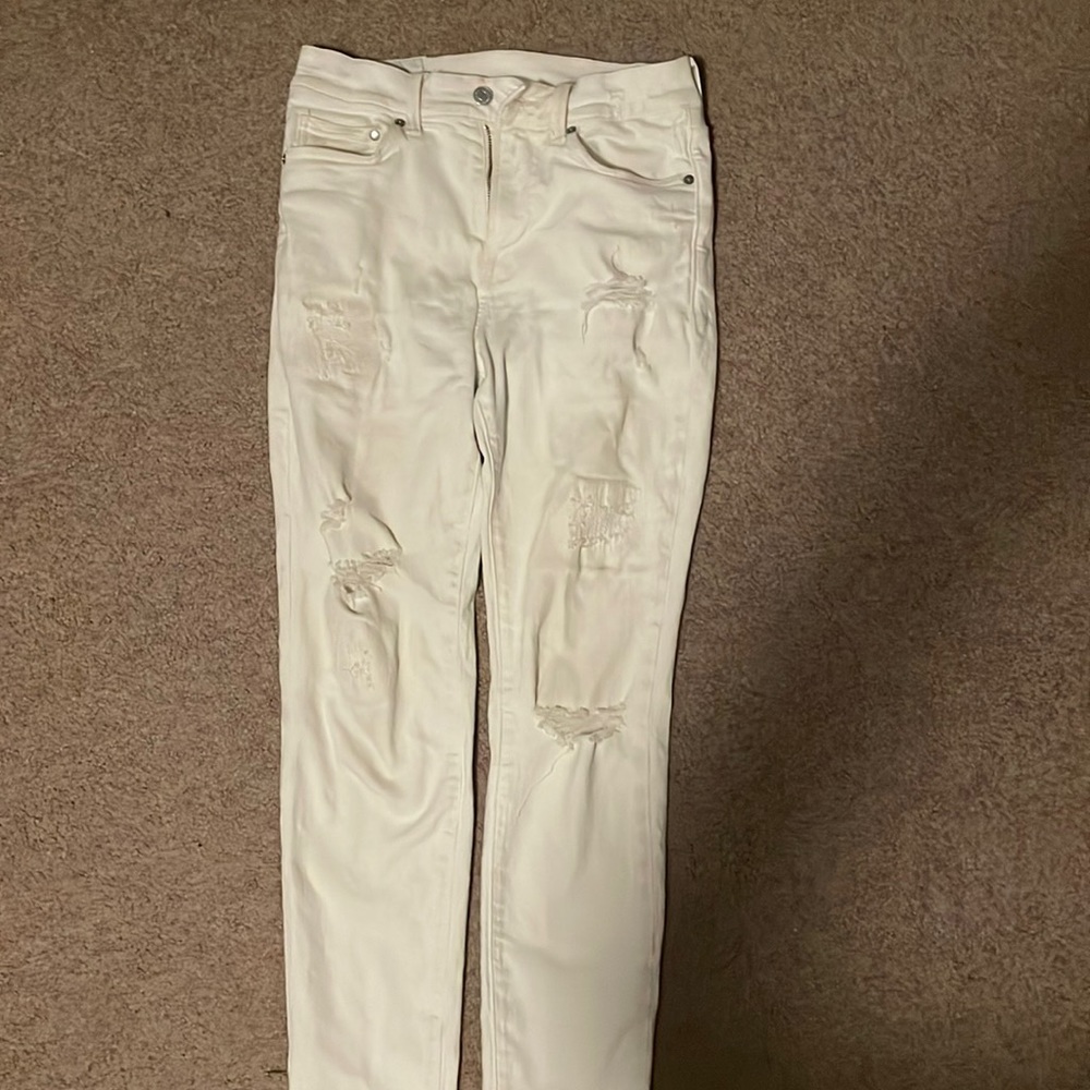 Men’s H&M white distressed skinny fit jeans.